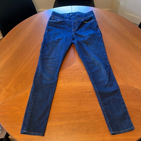 Levi’s dark wash jeggings